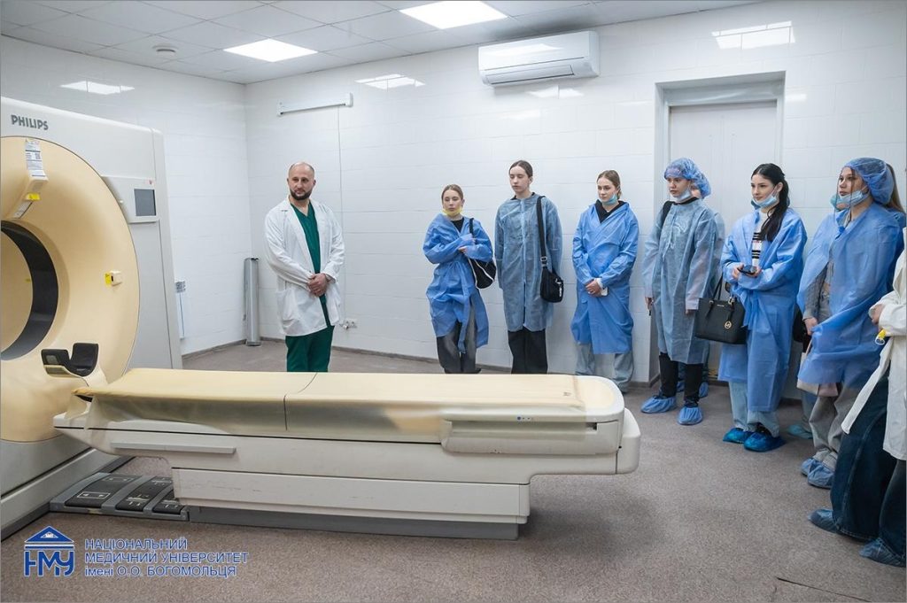 Лікарі Університетської клініки розробили і провели ексклюзивний профорієнтаційний захід для старшокласників