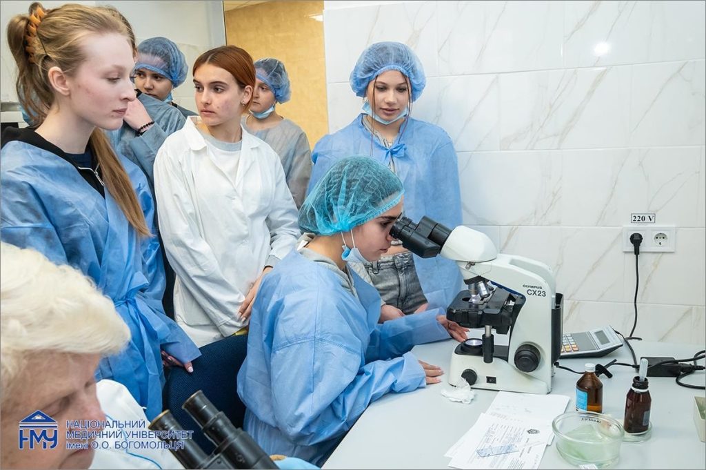 Лікарі Університетської клініки розробили і провели ексклюзивний профорієнтаційний захід для старшокласників