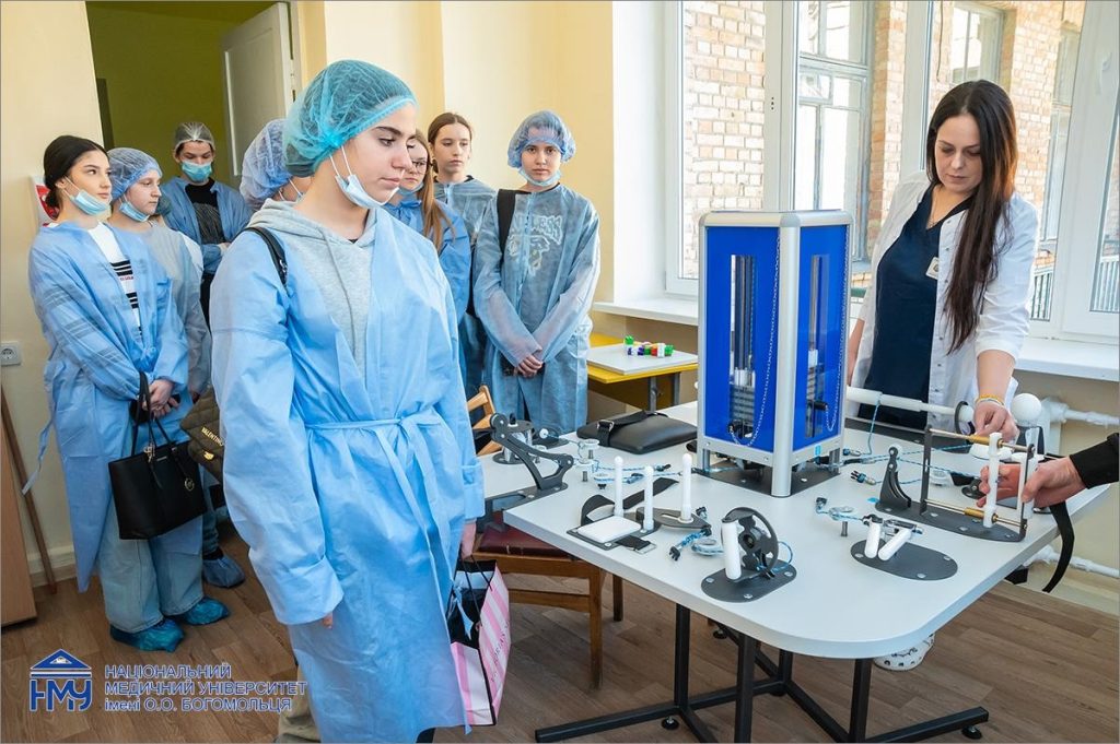 Лікарі Університетської клініки розробили і провели ексклюзивний профорієнтаційний захід для старшокласників