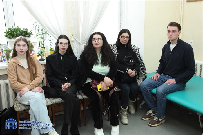 Як правильно харчуватися, щоб зберегти здоров’я: поради лікарів Університетської клініки